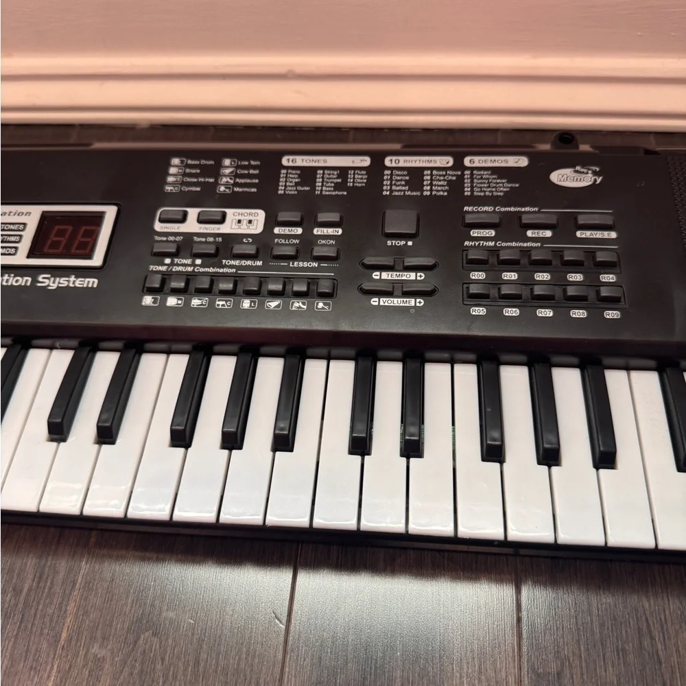 Black and White Electronic Lightweight Beginner Keyboard for Kids Toddlers